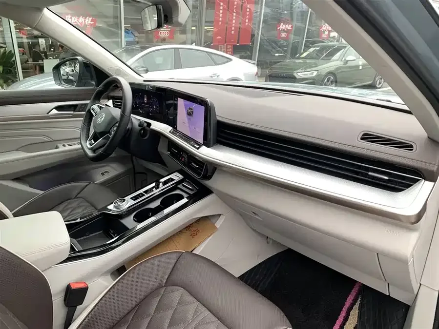 Volkswagen Tavendor 2023 Lanxun 380TSI 4WD R-Line Touring Edition 2023 — миниатюра 4