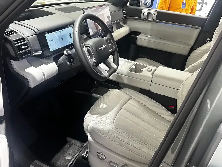 BYD Leopard Titanium 7 Titanium 7 2025 200KM 2WD Max Edition 2026 — миниатюра 2