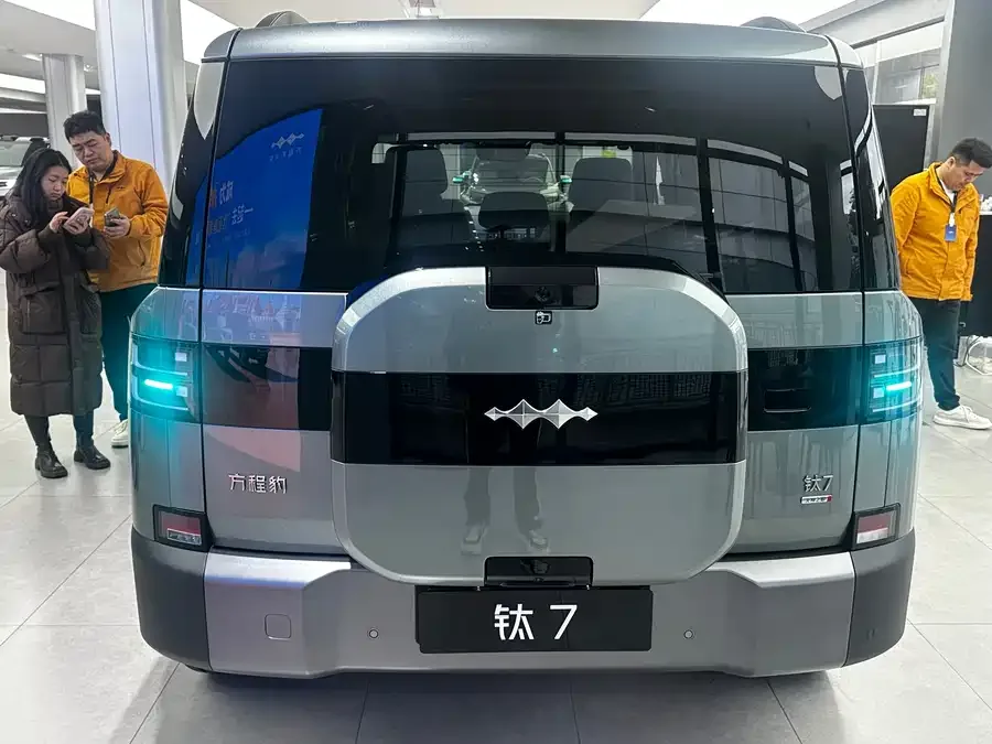 BYD Leopard Titanium 7 Titanium 7 2025 200KM 2WD Max Edition 2026 — миниатюра 4