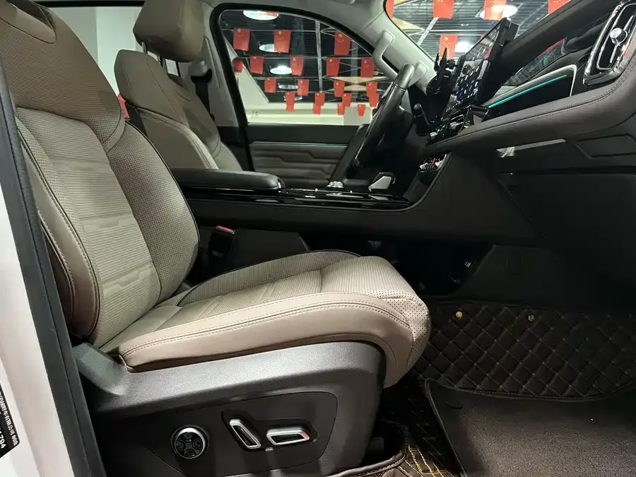 BAIC BJ60 Beijing Off-road BJ60 2022 2.0T May Day Edition Five Seats 2023 — миниатюра 4