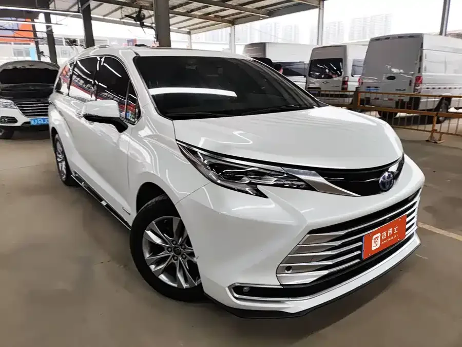 Toyota Sienna SIENNA 2021 2.5L Hybrid Platinum Edition 2022 — миниатюра 4