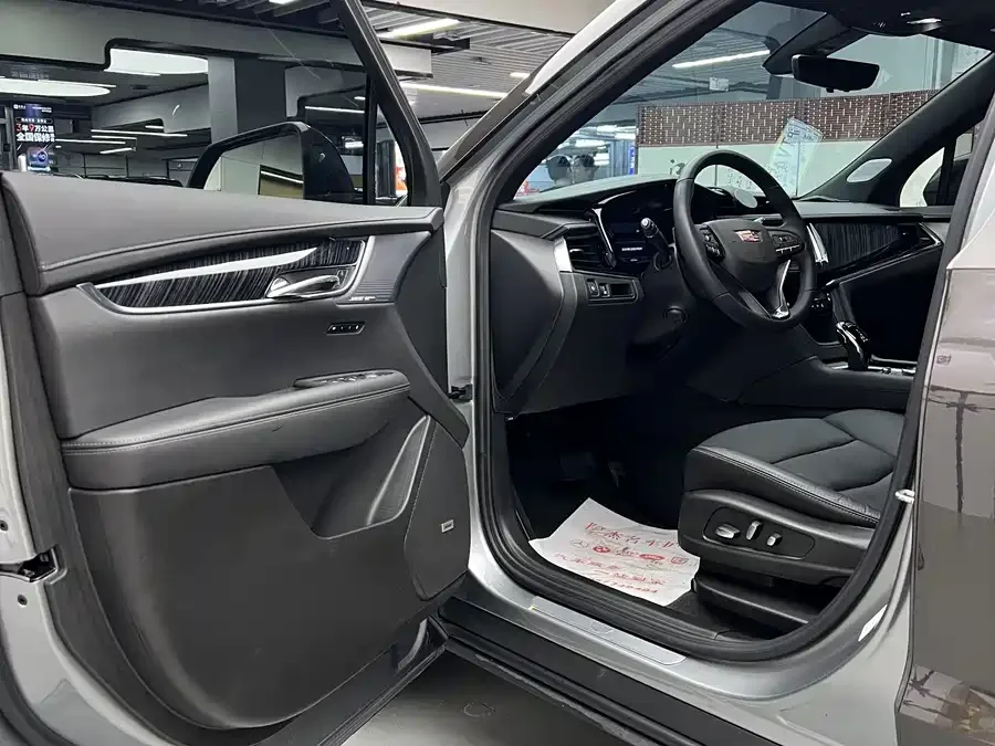 Cadillac XT6 2022 2.0T 6-seat 4WD luxury model 2023 — миниатюра 4