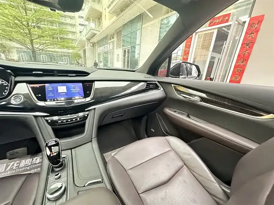 Cadillac XT6 2022 2.0T 6-seat 4WD luxury standard version 2022 — миниатюра 5