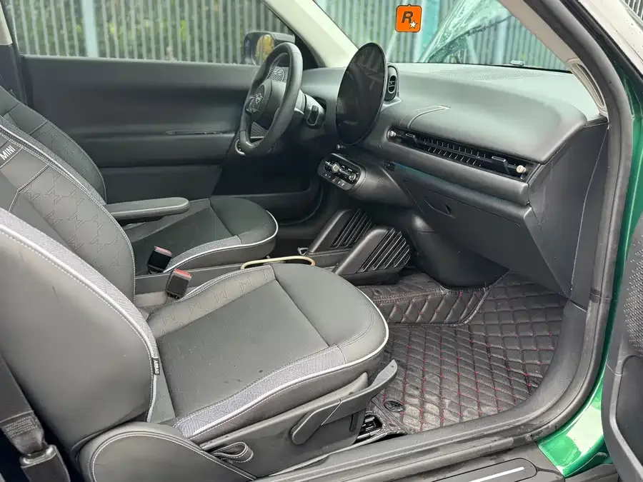 MINI electric COOPER Electric MINI COOPER 2024 456km COOPER E Classic 2024 — миниатюра 5