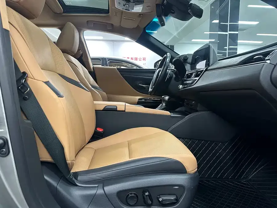 Lexus ES 2021 300h Excellence Edition 2022 — миниатюра 4