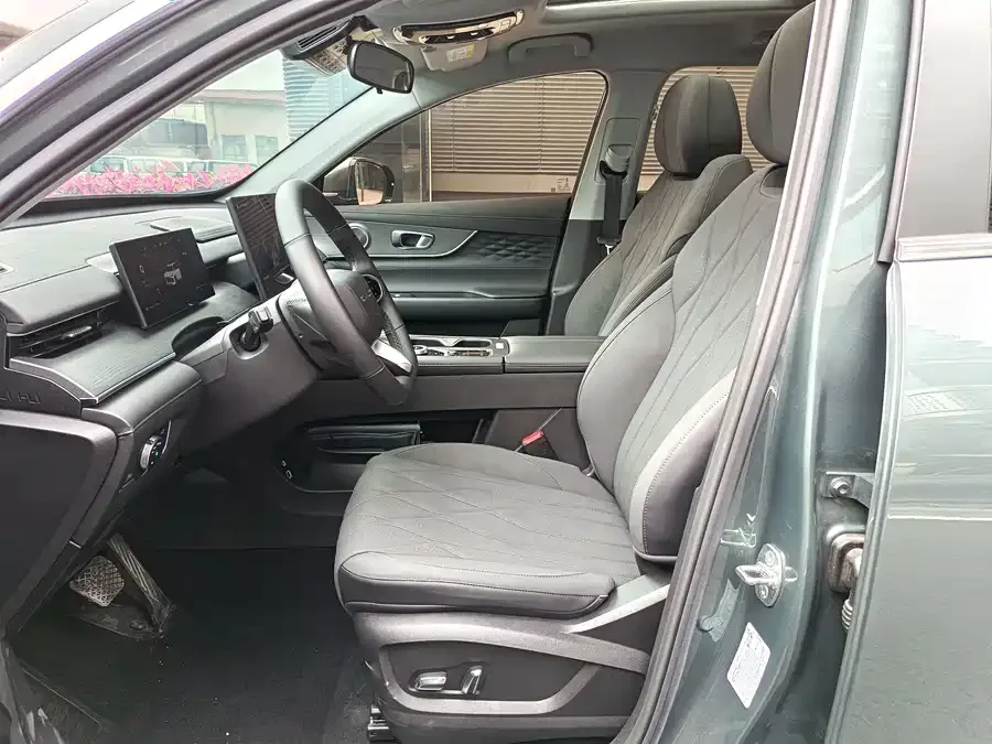 Chery Tiggo 8 PLUS Tiggo 8 PLUS 2025 290TGDI DCT Luxury Edition 2024 — миниатюра 2