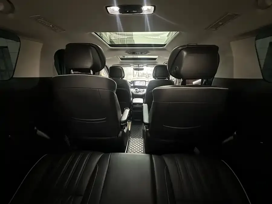 Roewe iMAX8 Roewe iMAX8 2022 400TGI Gathering Edition 2022 — миниатюра 5