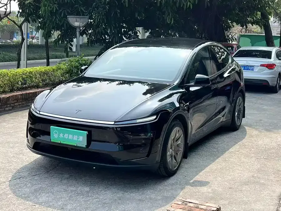 Tesla Model YL 2025