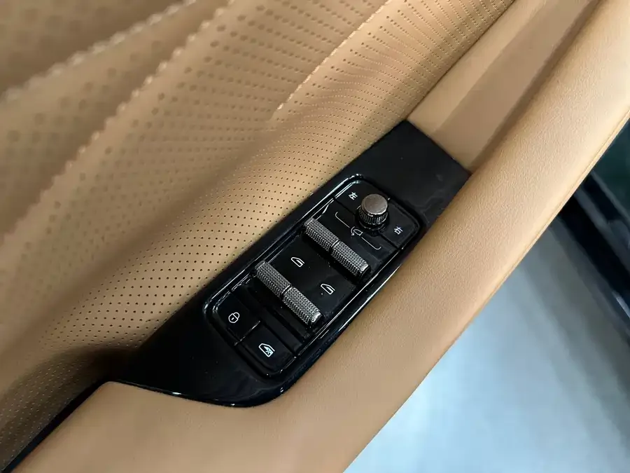 Geely Galaxy Star 8 Galaxy Star 8 2025 130km EM-i Premium Edition 2025 — миниатюра 2