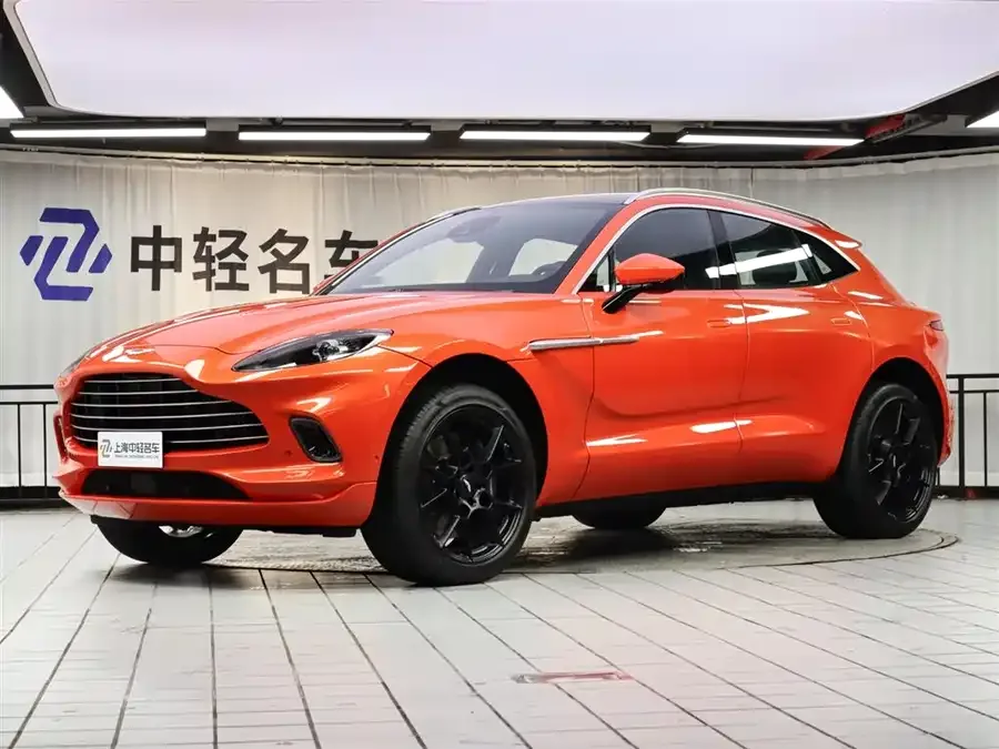 Aston Martin DBX 2025