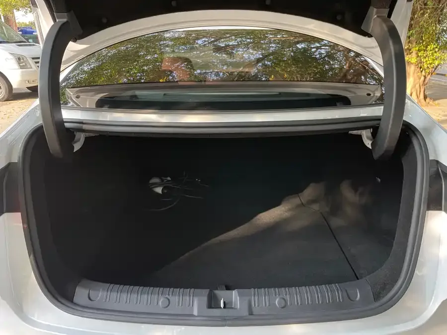 BYD Qin L Qin L 2024 DM-i 80KM Leading Edition 2024 — миниатюра 3