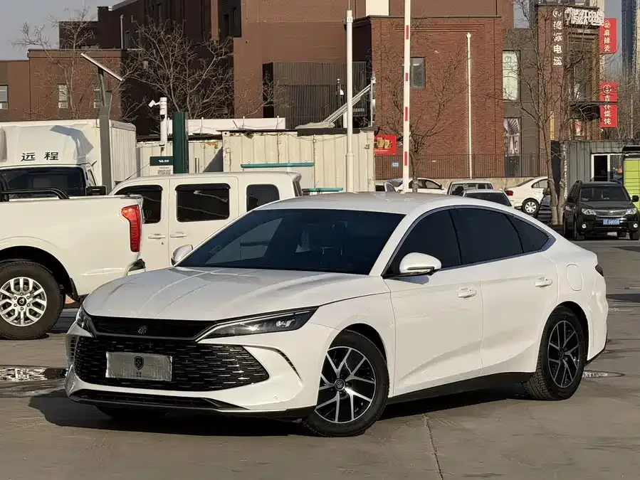 BYD Qin L Qin L 2024 DM-i 80KM Beyond Edition 2024 — фото 1, купить с доставкой в Москву