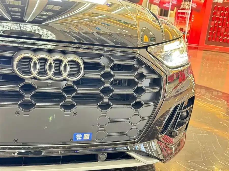 Audi Q5L 2025 45th Anniversary Collector's Edition 45 TFSI Luxury Dynamic Edition 2025 — миниатюра 3