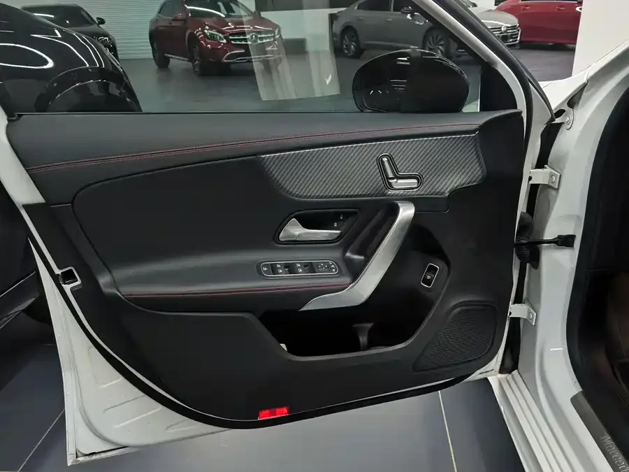 Mercedes-Benz Class A Mercedes-Benz A-Class 2024 A 200 L Fashion Edition 2024 — миниатюра 4