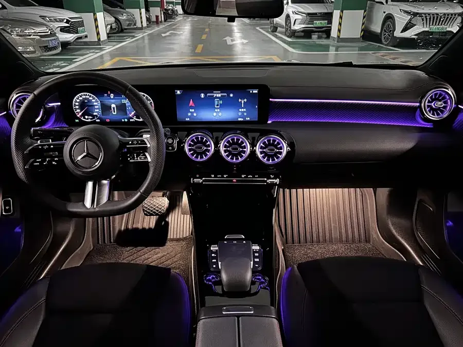 Mercedes-Benz Class A Mercedes-Benz A-Class 2023 A 200 L Fashion Edition 2024 — миниатюра 3