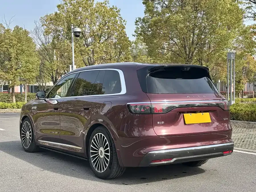 AITO M8 Wenjie M8 2025 Extended Range Ultra Edition 53.4kWh 5-Seat Version (192-line LiDAR) 2025 — миниатюра 3