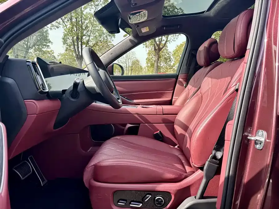AITO M8 Wenjie M8 2025 Extended Range Ultra Edition 53.4kWh 5-Seat Version (192-line LiDAR) 2025 — миниатюра 4