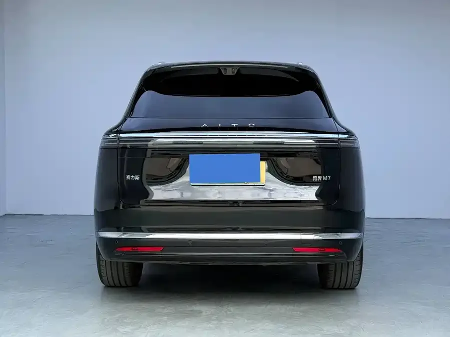 AITO M7 Wenjie M7 2026 Extended Range Max 4WD 5-Seater (192-line LiDAR) 2025 — миниатюра 2
