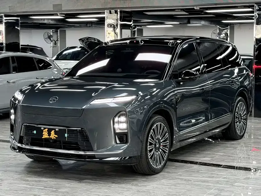 NIO ES8 2025