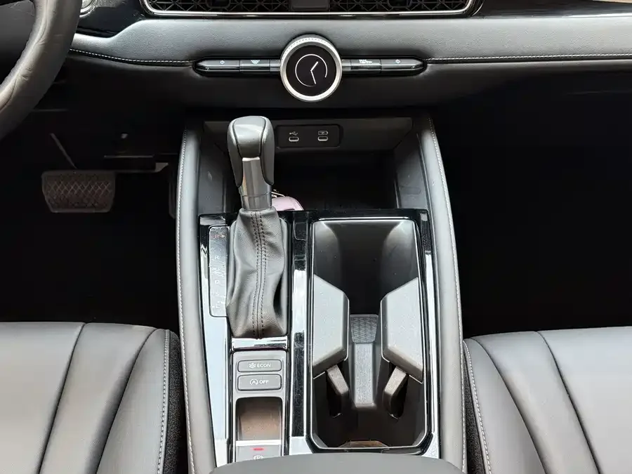 Honda Inspire Insignia 2025 260TURBO Elite Edition 2025 — миниатюра 4