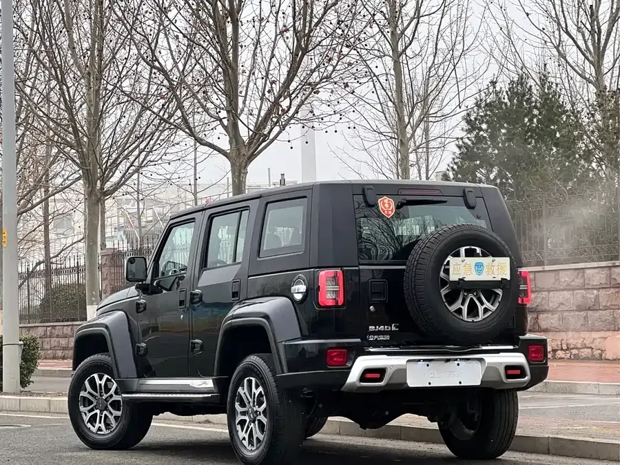 BAIC BJ40 Beijing Off-road BJ40 2020 2.0T Automatic 4WD City Hunter Edition Knight Edition 2022 — миниатюра 3