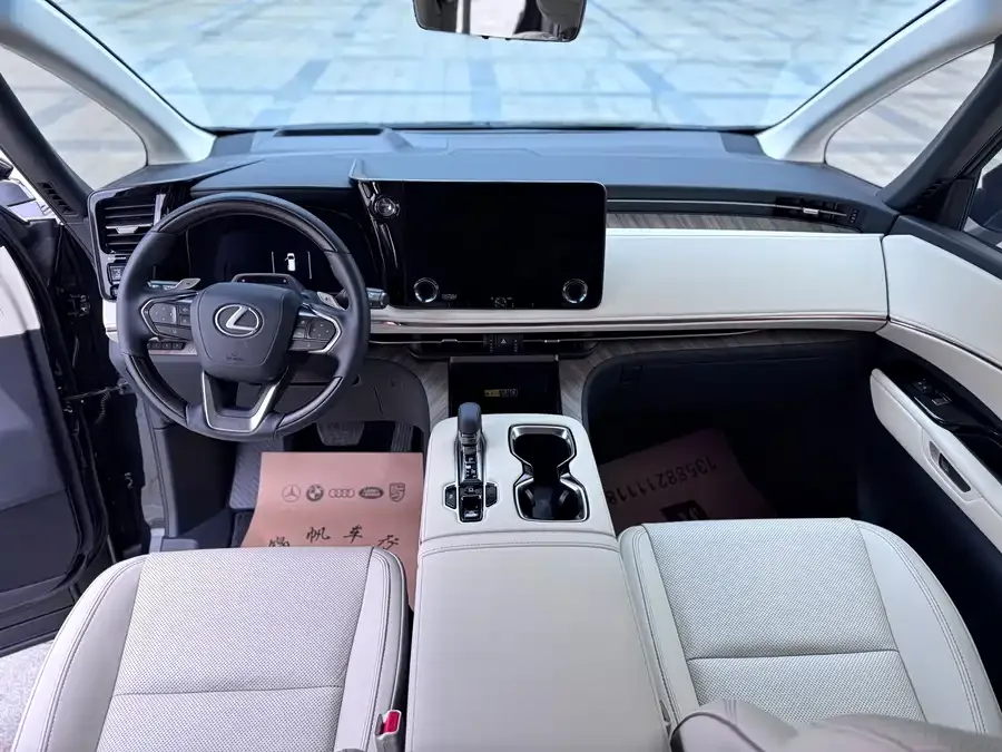 Lexus LM 2023 500h Six-seat Premium Edition 2024 — миниатюра 3