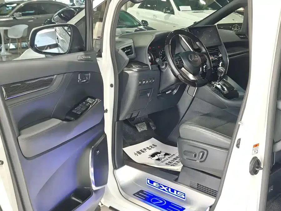 Lexus LM 2020 300h 7-seat Elegant Edition 2023 — миниатюра 3