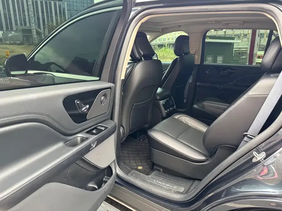 Lincoln Aviator Aviator 2022 3.0T V6 4WD Centennial Edition 2023 — миниатюра 3