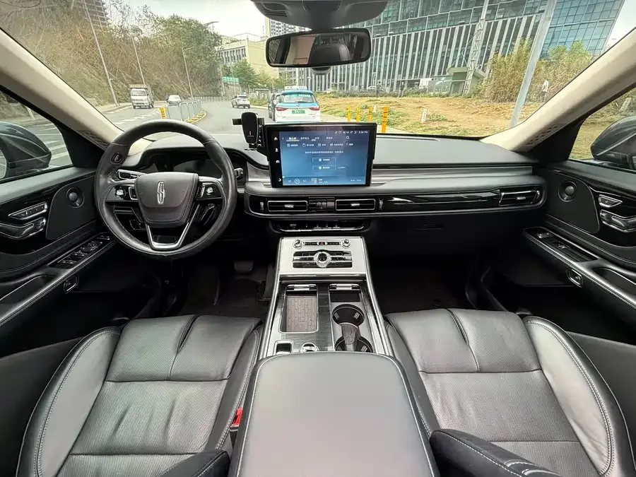 Lincoln Aviator Aviator 2022 3.0T V6 4WD Centennial Edition 2023 — миниатюра 4