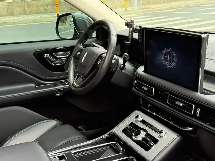 Lincoln Aviator Aviator 2022 3.0T V6 4WD Centennial Edition 2023 — миниатюра 5