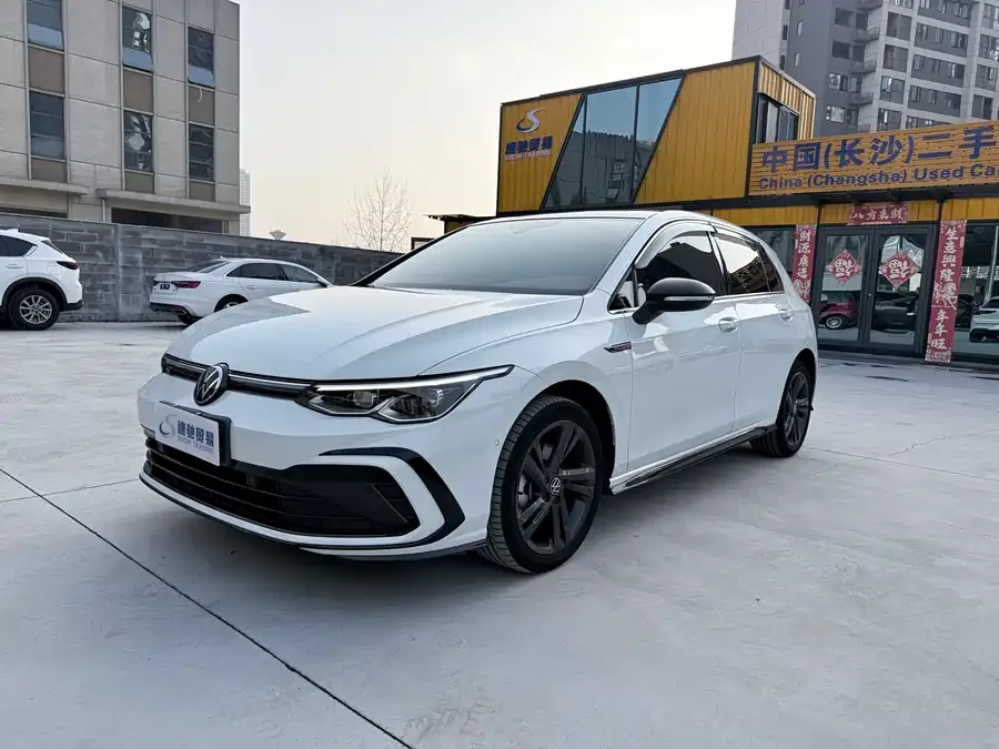 Volkswagen golf Golf 2023 facelift 280TSI DSG R-Line 2023 — фото 1, купить с доставкой в Москву