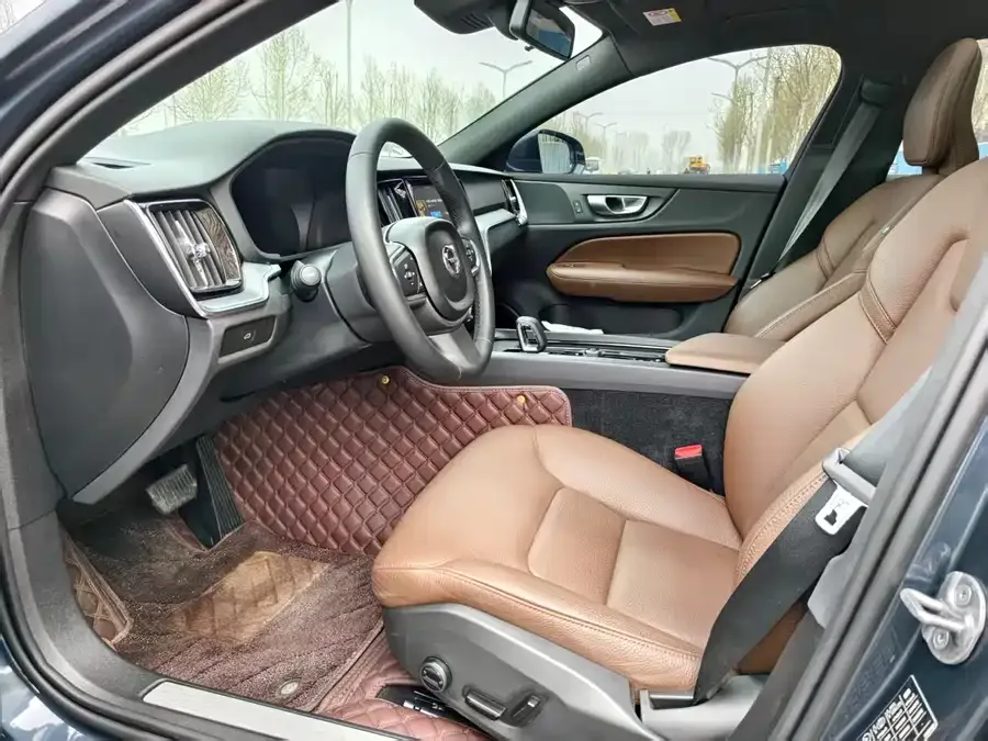 Volvo S60 2025 B4 Zhiyi Luxury Edition 2025 — миниатюра 2