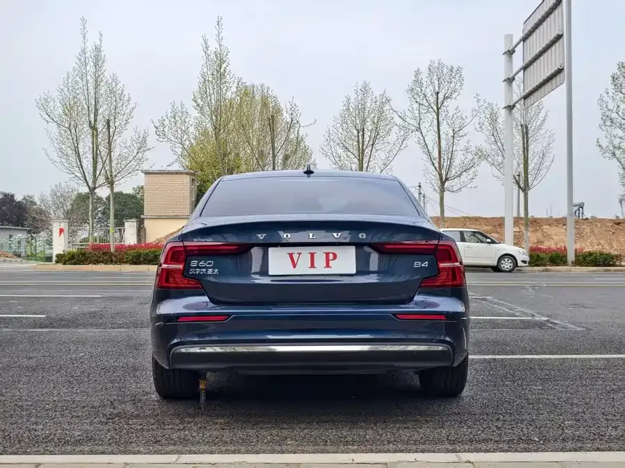 Volvo S60 2025 B4 Zhiyi Luxury Edition 2025 — миниатюра 5