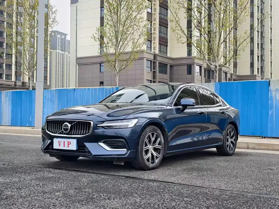 Volvo S60 2025 B4 Zhiyi Luxury Edition 2025 — фото 1, купить с доставкой в Москву