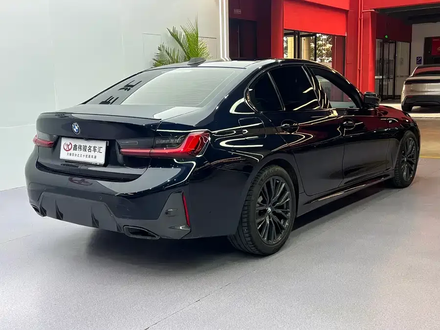 BMW 3 Series BMW 3 Series 2024 330i M Sport Night Edition 2024 — миниатюра 5