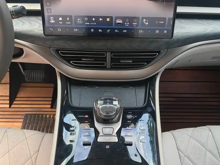 BYD D9 DENZA D9 2022 DM-i 945 Luxury Edition 2023 — миниатюра 3
