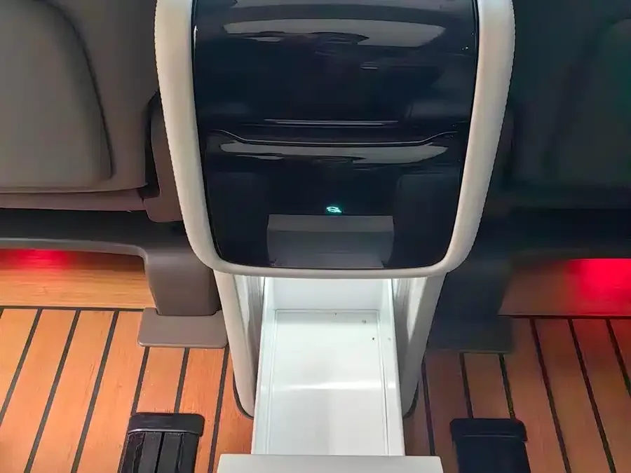 BYD D9 DENZA D9 2022 DM-i 945 Luxury Edition 2023 — миниатюра 4
