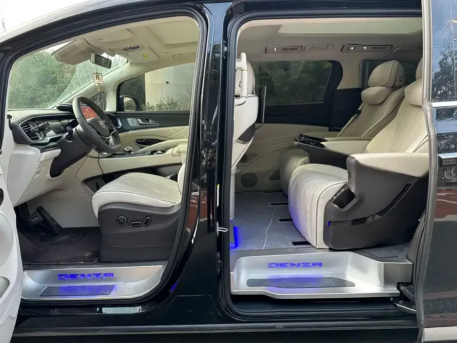 BYD D9 DENZA D9 2024 DM-i 980 4WD Flagship Model 2024 — миниатюра 2