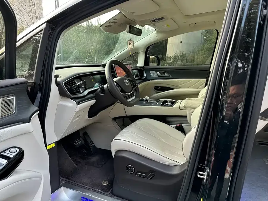 BYD D9 DENZA D9 2024 DM-i 980 4WD Flagship Model 2024 — миниатюра 4