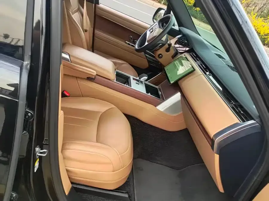 Land Rover Range Rover Range Rover 2024 3.0 L6 400PS Extended Edition 2024 — миниатюра 3