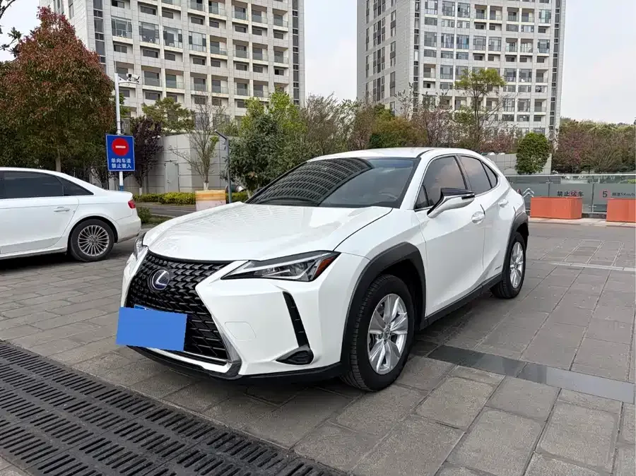 Lexus UX 2022