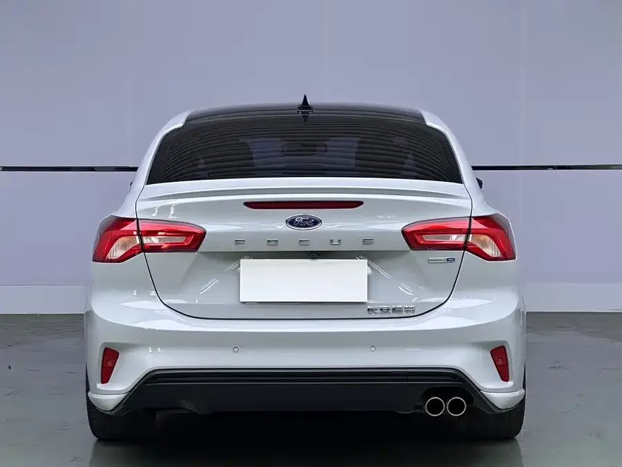 Ford Focus Focus 2022 sedan EcoBoost 180 automatic ST Line 2022 — миниатюра 2