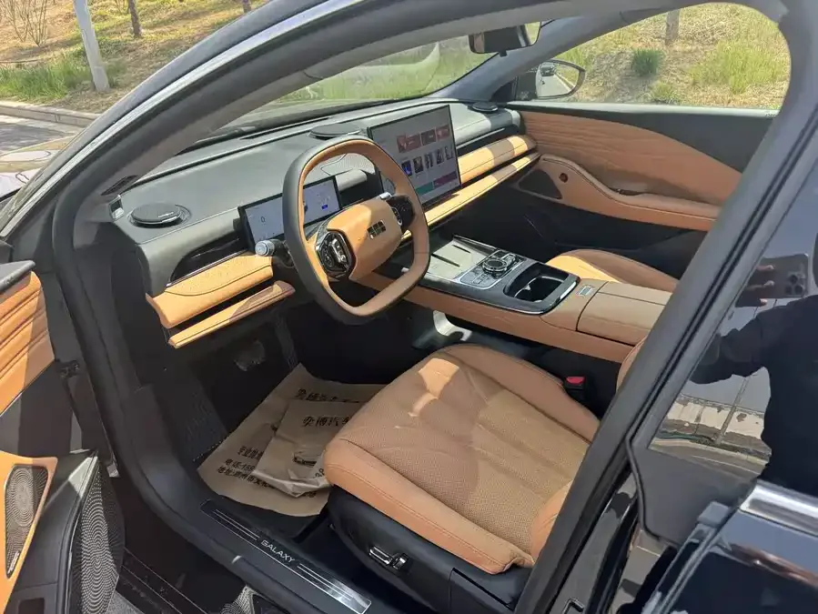 Geely Galaxy Star 8 Galaxy Star 8 2025 130km EM-i Premium Edition 2025 — миниатюра 4