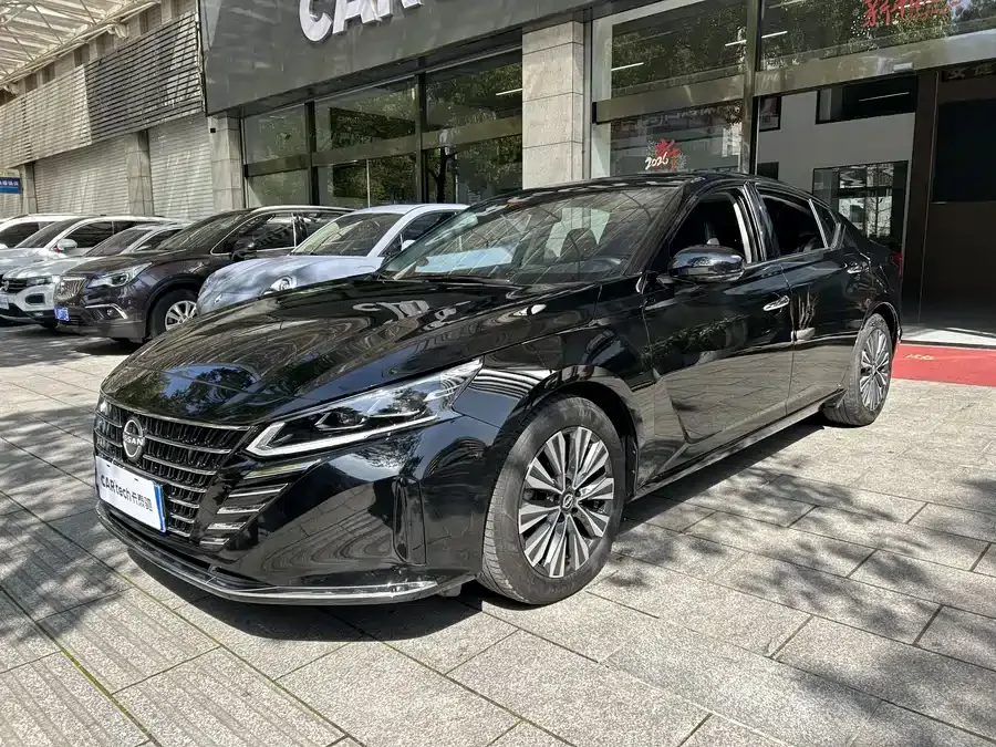 Nissan Altima Teana 2022 2.0L XL-Upr Premium Edition 2024 — миниатюра 4
