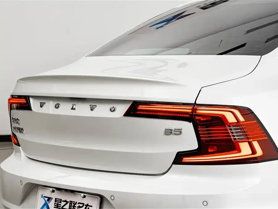 Volvo S90 2023 B5 Zhiyi Luxury Edition 2022 — миниатюра 3