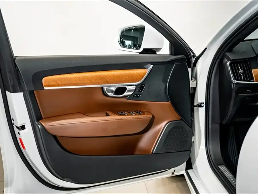 Volvo S90 2023 B5 Zhiyi Luxury Edition 2022 — миниатюра 5