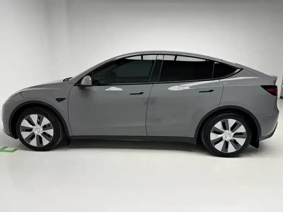 Tesla Model Y Model Y 2022 facelift rear-wheel drive version 2023 — миниатюра 3