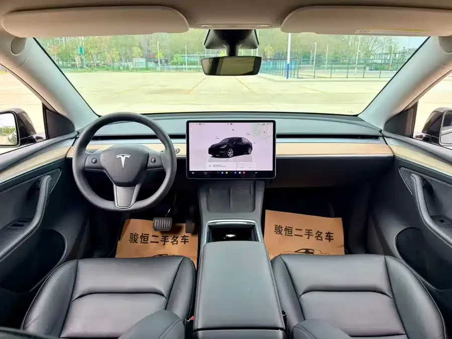 Tesla Model Y Model Y 2022 facelift rear-wheel drive version 2023 — миниатюра 3
