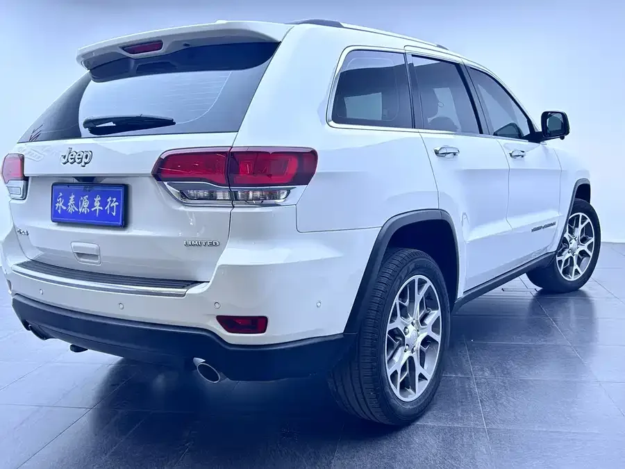 Jeep Grand Cherokee Grand Cherokee (Imported) 2021 3.0L 80th Anniversary Edition 2023 — миниатюра 2