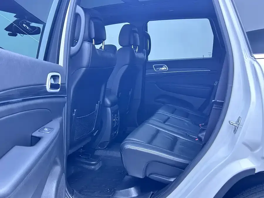 Jeep Grand Cherokee Grand Cherokee (Imported) 2021 3.0L 80th Anniversary Edition 2023 — миниатюра 5